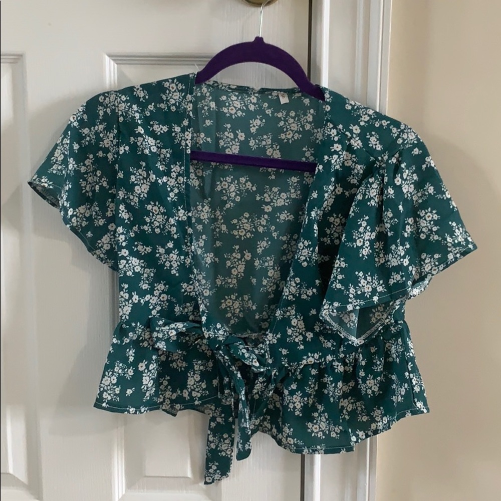 Never worn front tie top!